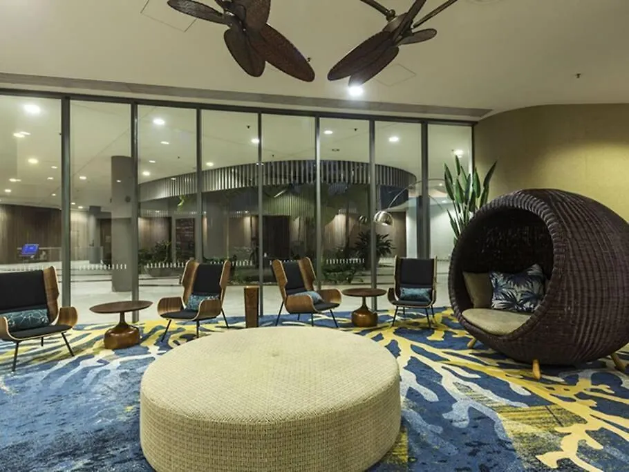Charming Waterfront Apartment Cairns
