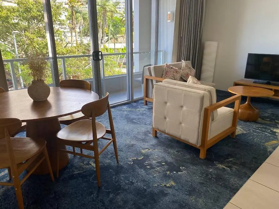 Charming Waterfront Apartment Cairns