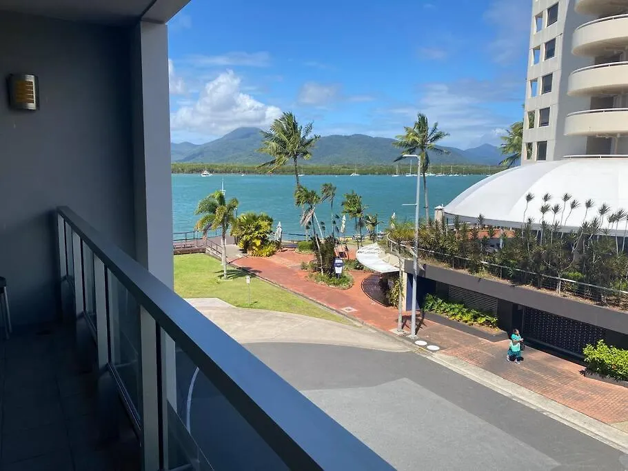 Charming Waterfront Apartment Cairns 0*,